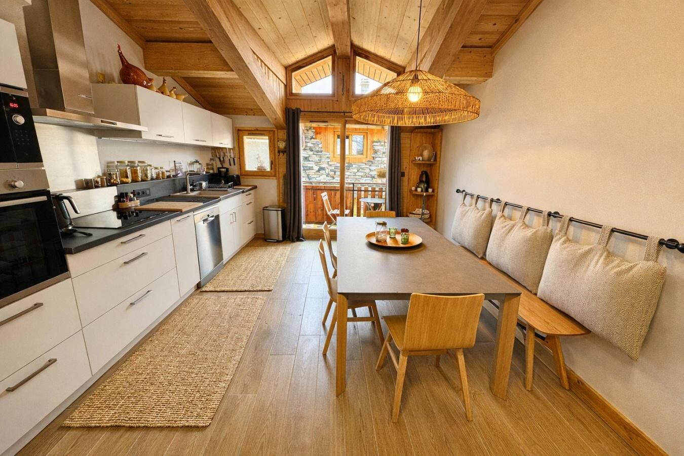 Jääkaappi, mikroaaltouuni, uuni, astianpesukone