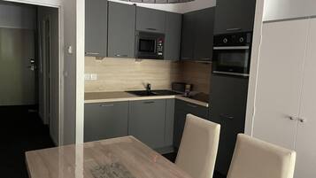 Refrigerador, microondas, horno y lavavajillas