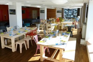 Dining - 10m from ski slopes, parking, tv, ski locker, 35m², Super Besse (Super Besse)