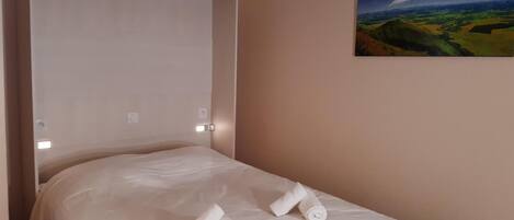 1 bedroom, free WiFi, bed sheets