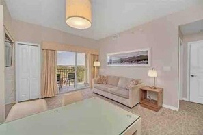 Apartment | Living area - 1 BED Suite The Point Orlando Universal (Orlando)