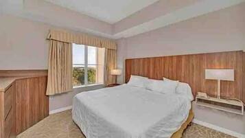 Apartment | 1 bedroom, in-room safe, blackout drapes, soundproofing