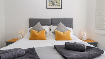 3 quartos, individualmente decorados, individualmente mobiliados
