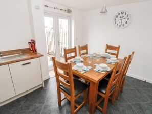Dining - Tŷ Glas (Bridgend)