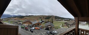 Property grounds - 100m from resort center, 3rd floor, view open, balcony, tv, ski locker, 35m², Les Saisies (Hauteluce)