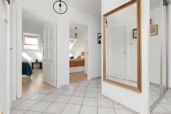 Shower, towels - Spacious 3 Bedroom Apartment by Renters (Warsaw)