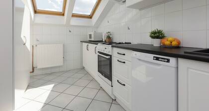 Spacious 3 Bedroom Apartment by Renters