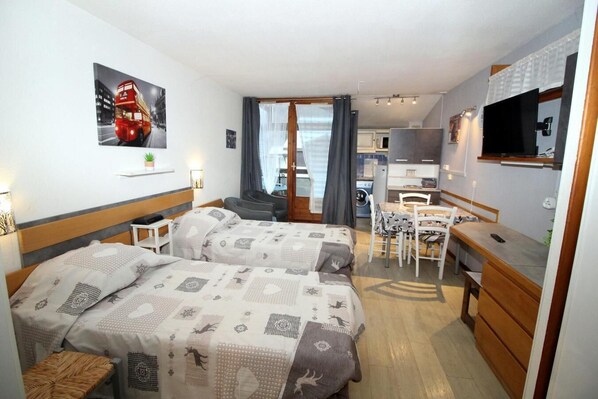 Room - 4th floor, balcony, tv, ski locker, 27m², Brides Les Bains (Brides-les-Bains)