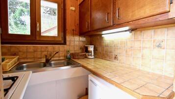 Køleskab, mikrobølgeovn, ovn, kaffe-/temaskine