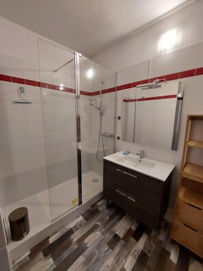 Shower - 1st floor, balcony, parking, tv, ski locker, 36m², Les 2 Alpes (Les Deux Alpes)