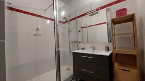 Shower - 1st floor, balcony, parking, tv, ski locker, 36m², Les 2 Alpes (Les Deux Alpes)