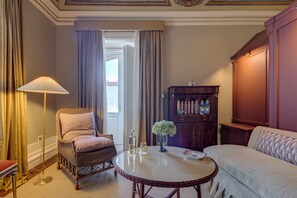 Junior Suite | Living area