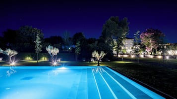 Piscina coperta, piscina all'aperto