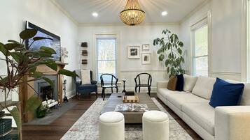 Smart TV, fireplace, books, stereo