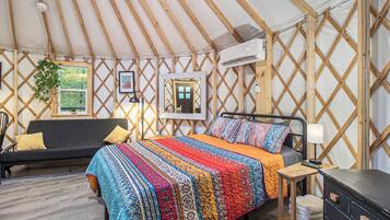 1 bedroom, bed sheets