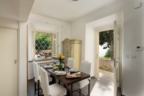 Villa | Dining room