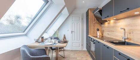 Køleskab, ovn, kogeplade, opvaskemaskine