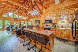 Cabin, Multiple Beds, Balcony | Private kitchen | Fridge, microwave, oven, stovetop - Treetop Oasis (Ellijay)