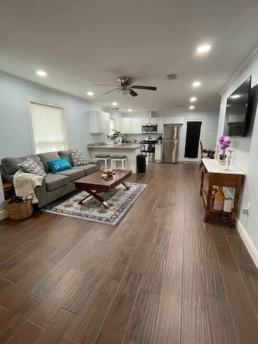 Close to LSU & Health District 3BR 2BA whole House