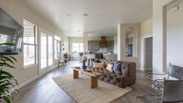 TV connectée, jeux vidéo, baby-foot, médiathÚque