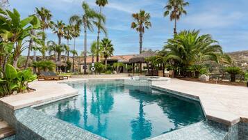 Piscine extérieure, piscine chauffée