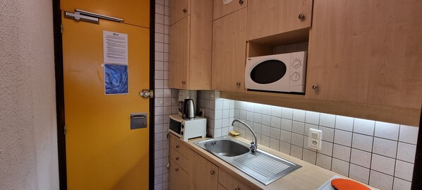 Fridge, oven, dishwasher, high chair