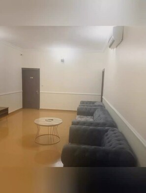 38-inch plasma TV with satellite channels - Royale Crown Villa Apartment (Abuja)