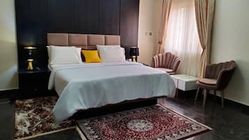 Suite – business | Individuelt dekorert, individuelt innredet og skrivebord