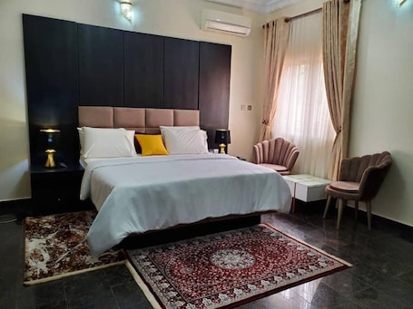 Business Suite. Royale Crown Villa Apartment