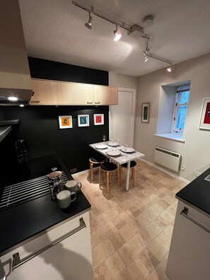 Dining - Lombard Hide Away (Inverness)