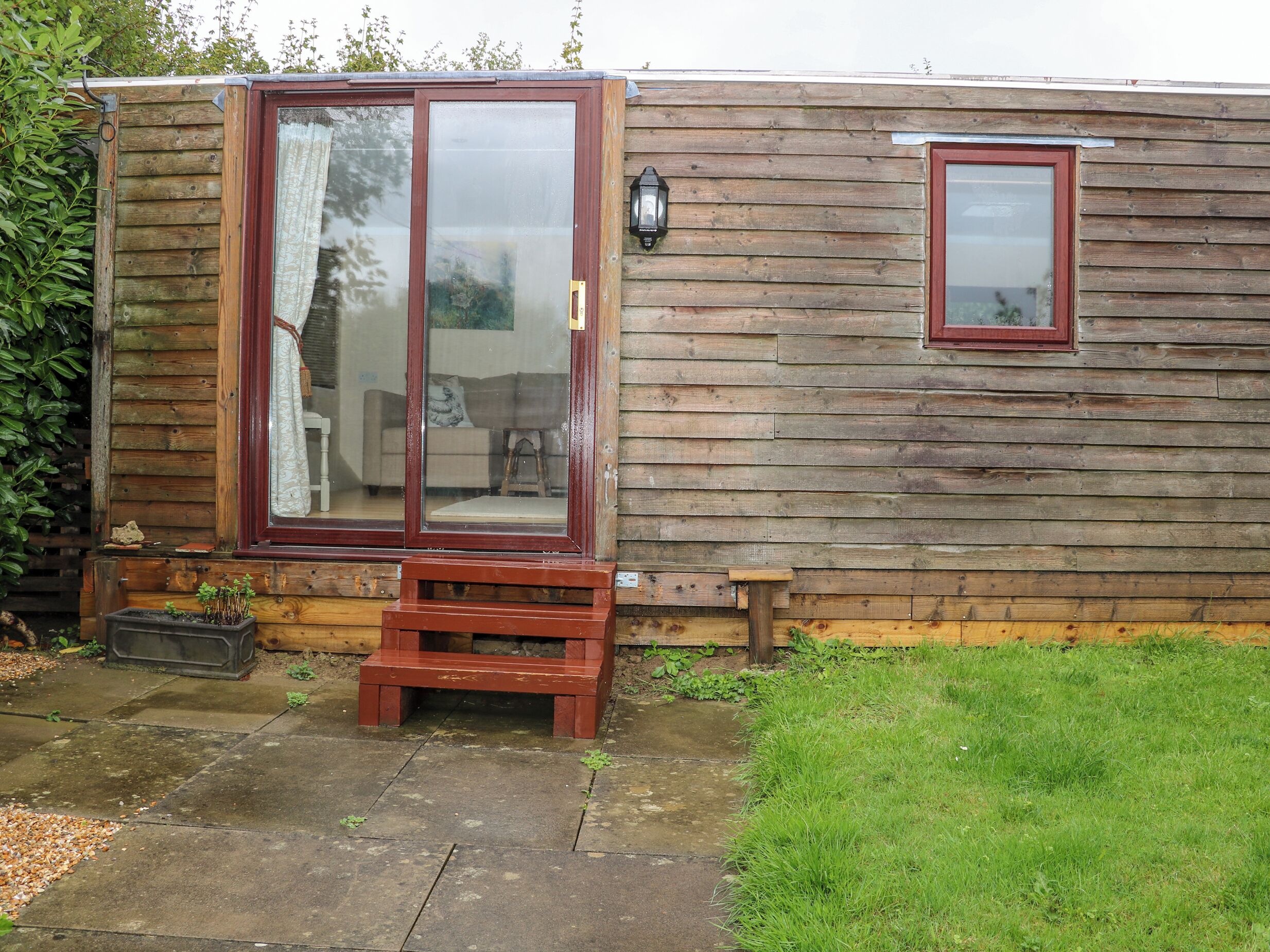 LITTLE HOLMANS, pet friendly, with a garden in Lewes, Sussex