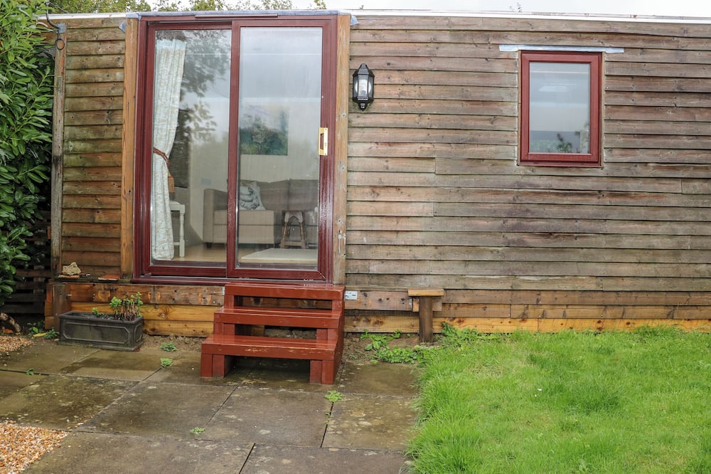LITTLE HOLMANS, pet friendly, with a garden in Lewes, Sussex