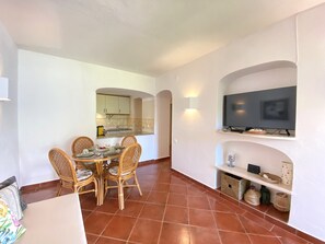 Dining - ALBUFEIRA QUINTA DA BALAIA GARDEN by HOMING (Albufeira)