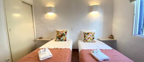 2 bedrooms, iron/ironing board, free WiFi, bed sheets