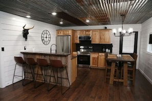 Fridge, microwave, oven, stovetop - Hidden Gem Cottages: Ruby Cottage (Palestine)