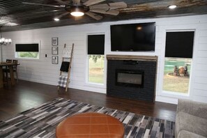 Interior - Hidden Gem Cottages: Ruby Cottage (Palestine)