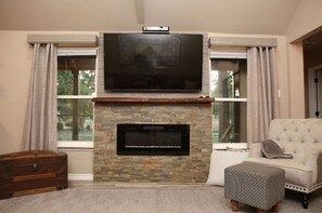 TV, fireplace