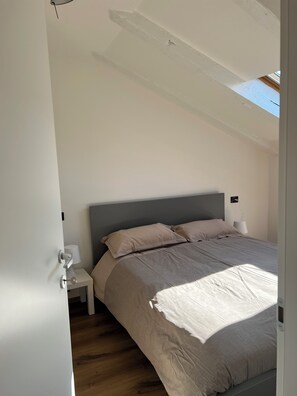 1 chambre, bureau, fer et planche à repasser, Wi-Fi gratuit