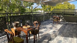 Free daily buffet breakfast - 718 Rufino Petit Hotel (Mendoza)