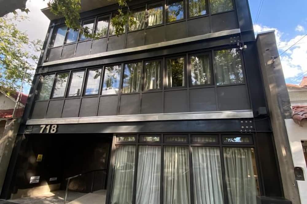 718 Rufino Petit Hotel