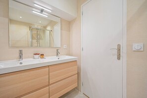 ヘアドライヤー、タオル