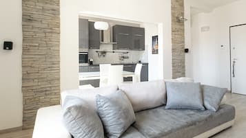 Smart TV, books, stereo