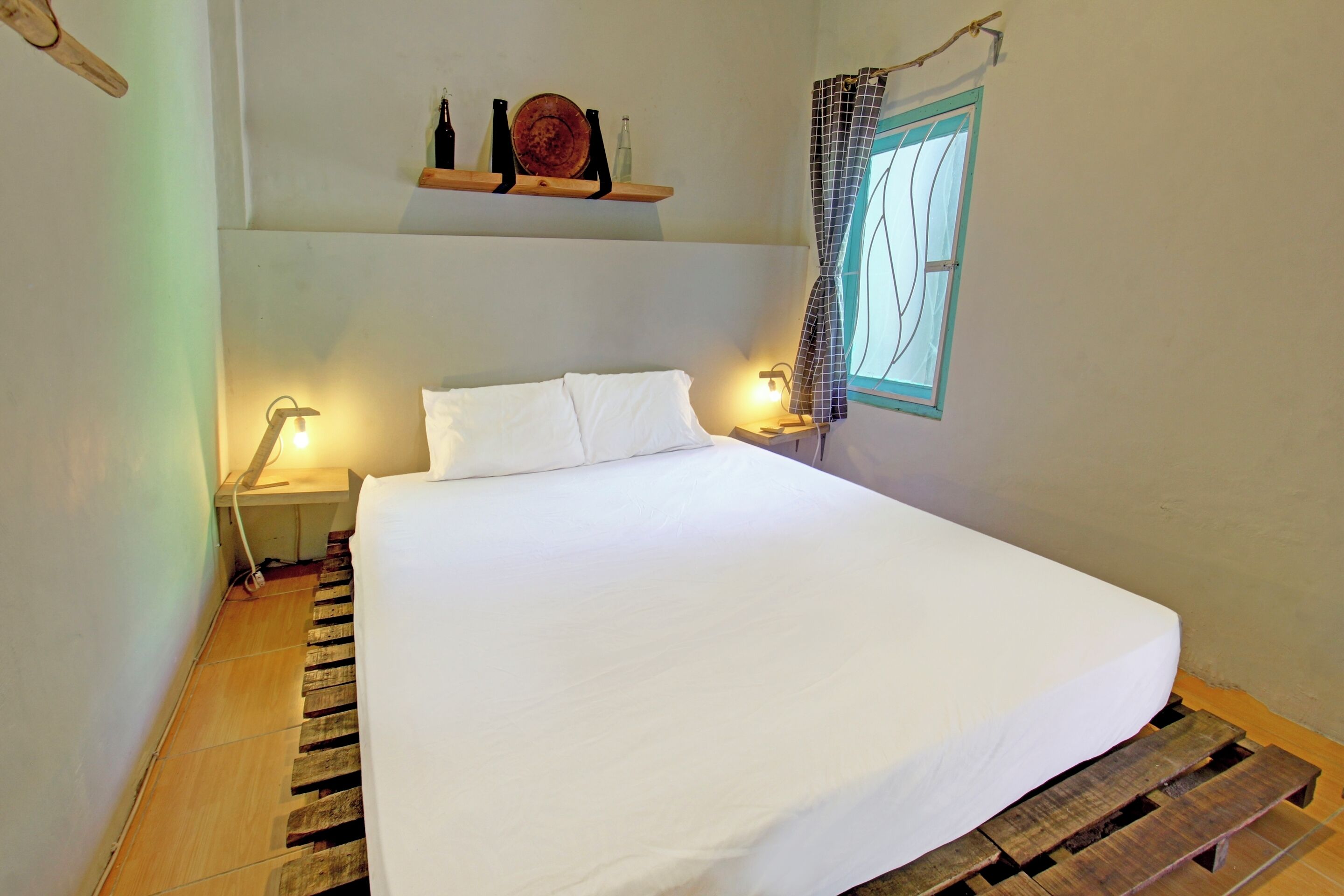 Dobbeltrom – deluxe | Skrivebord, skrivebord for bærbar PC, wi-fi (inkludert) og sengetøy