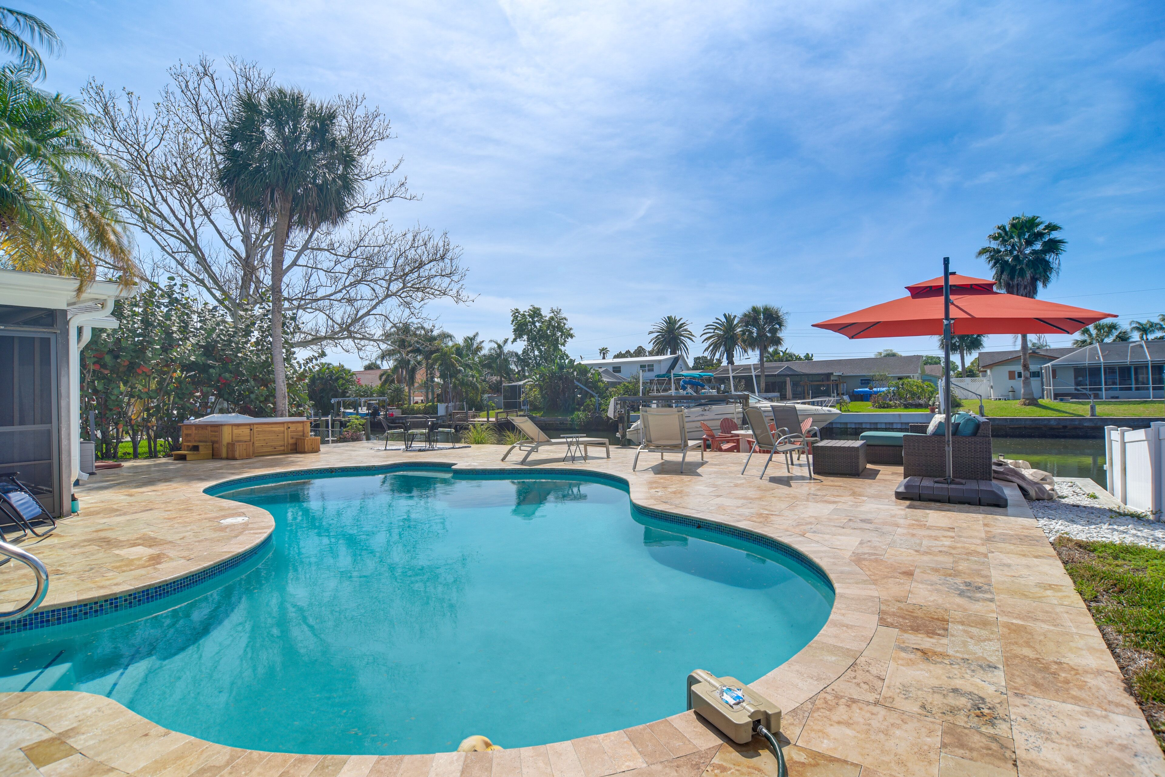 Waterfront Oasis w/ Hot Tub ~ 10 Mi to Dtwn Tampa
