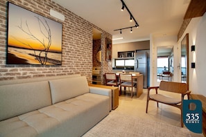 TV - BARRA Sea View Beautiful Apartment, Wi-Fi 300Mbps (Salvador)