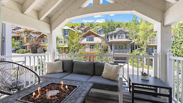 House, Multiple Beds, Hot Tub, Mountain View | Terrace/patio