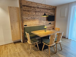 In-room dining - Hotel Pichlerhof (San Lorenzo di Sebato)