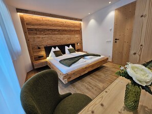 In-room safe, soundproofing, free WiFi, bed sheets - Hotel Pichlerhof (San Lorenzo di Sebato)