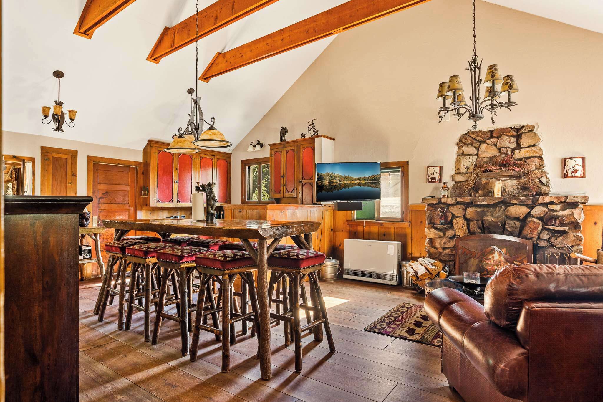 Ferienhütte, Mehrere Betten, Terrasse, Bergblick (Whispering Pines) | Speisen