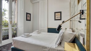 Appartement (1 Bedroom) | 1 slaapkamer, luxe beddengoed, een bureau, een strijkplank/strijkijzer